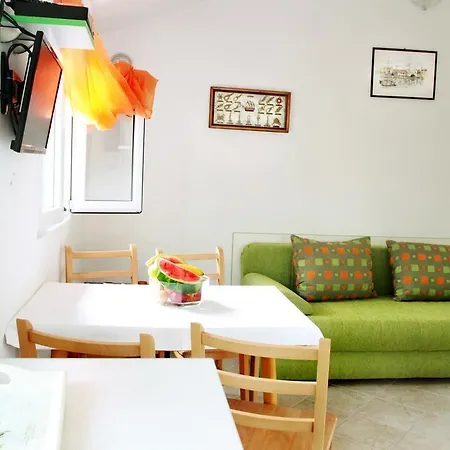 Robinsonhome Ciovo * Okrug Gornji